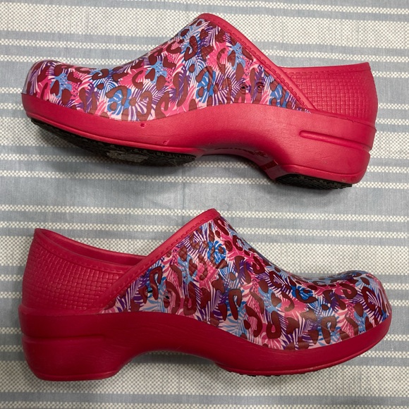 💛TODAY***$20***Sanita slip resistant rubber clogs. - Picture 1 of 4